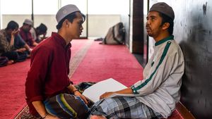Semangat Santri Tuna Netra Menghafal Al Quran di Pesantren Khusus