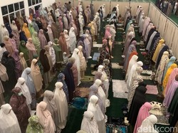 Hukum Salat Tarawih dalam Islam, Berjamaah atau Sendiri di Rumah?