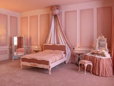 Serasa Masuk Film, Penginapan Ini Bikin Replika Kamar Pink Wuthering Heights