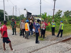 Tak Dengar Teriakan, Lansia Tewas Tertabrak KA Sembrani di Lamongan