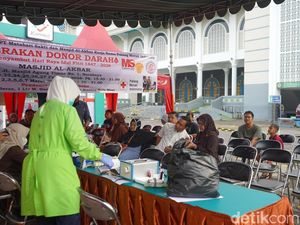Masjid Al Akbar Gelar Donor Darah-Sediakan 100 Paket Sembako Per Hari