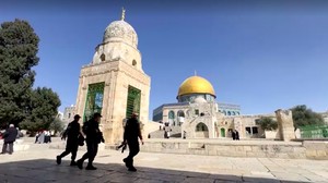 Video Jemaah di Masjid Al Aqsa Dibatasi-Dijaga Pasukan Bersenjata Israel