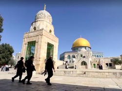 Video Jemaah di Masjid Al Aqsa Dibatasi-Dijaga Pasukan Bersenjata Israel