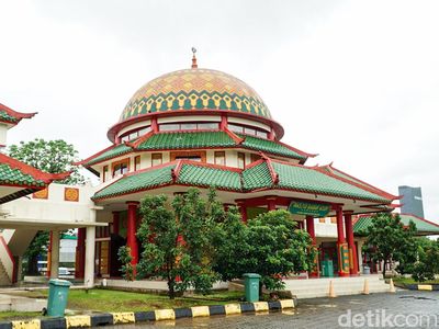 Masjid Babah Alun Desari Tawarkan Ruang Ibadah Bernuansa Tiongkok