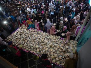 Masjid Jogokariyan Bagikan Ribuan Porsi Takjil Gratis Setiap Hari saat Ramadan