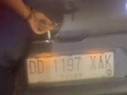 Pria di Makassar Dipukul Pengendara Mobil di Hadapan Istri Usai Motor Ditabrak