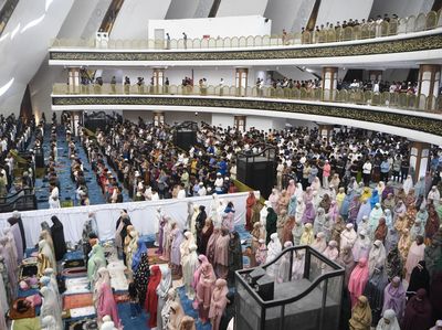 Potret Tarawih Pertama di Masjid Negara IKN
