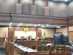 Hakim Kesal Eks Sekjen Kemnaker Tak Mau Jawab soal Ada Biaya Urus Izin TKA