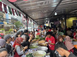 Suasana War Takjil Jelang Buka Puasa Hari Pertama Ramadan di Benhil