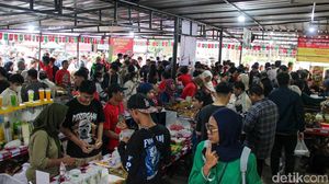 Takjil Diserbu Warga, Hari Pertama Puasa Berlangsung Meriah