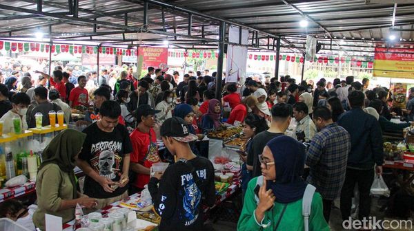 Takjil Diserbu Warga, Hari Pertama Puasa Berlangsung Meriah