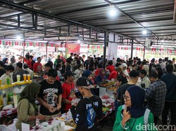 Video: Mengintip Gurihnya Bisnis Takjil di Pasar Benhil