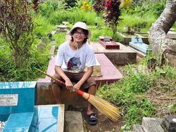 Viral Aksi Mulia Pemuda 22 Tahun Bersihkan Sukarela 431 Makam Terbengkalai