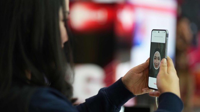 Registrasi pelanggan berbasis biometrik pengenalan wajah (face recognition) untuk nomor seluler prabayar