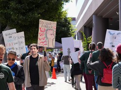 Video: Ratusan Staf Writers Guild of America West Mogok Kerja