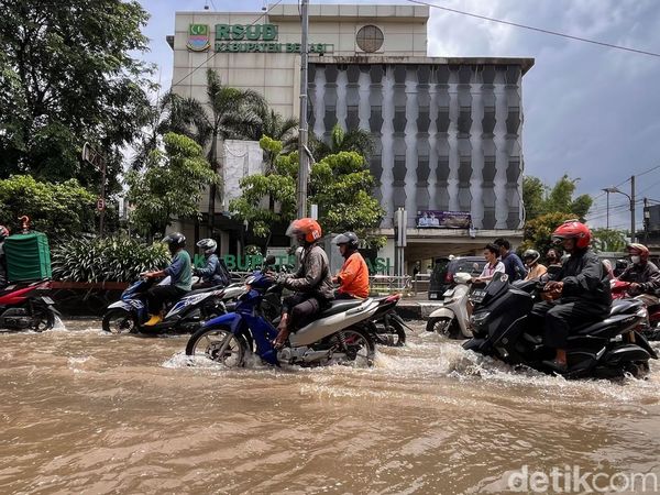 Banjir Kepung Cibitung, Jalan Teuku Umar dan Permukiman Terendam