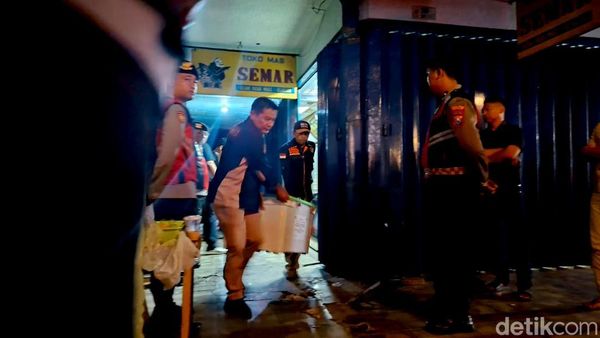 Bareskrim Polri Geledah Toko Emas di Nganjuk