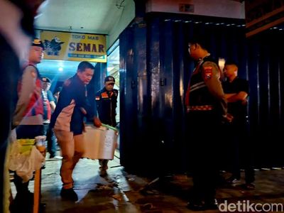 Bareskrim Polri Geledah Toko Emas di Nganjuk