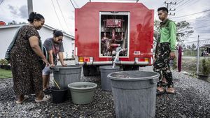 Distribusi Air Bersih untuk Warga Terdampak Bencana di Aceh Tamiang