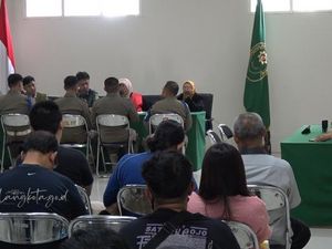 Dua Satpol PP Tertangkap Merokok di Alun-Alun Malang Terancam Dipenjara