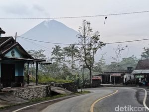 Gunung Semeru 5 Kali Erupsi, Abu Vulkanik Membubung Setinggi 1 Km