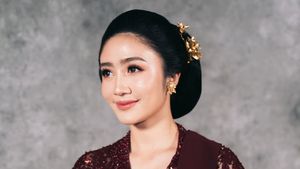 Gaya Febby Rastanty Berkebaya di Pernikahan Adik, Sempat Tak PD Pakai Sanggul