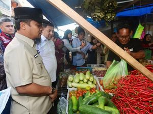 Sidak Pasar Terong Makassar, Gubernur Sulsel Pastikan Harga Pangan Stabil