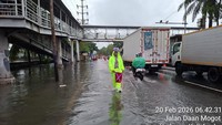 Hujan Sejak Dini Hari, Jalan Daan Mogot Jakbar Tergenang 10 Cm