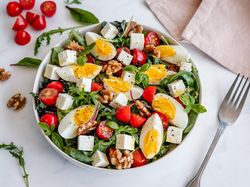 Resep Salad yang Bikin Kenyang dan Bantu Berhasil Diet, Ini Panduan Buatnya!