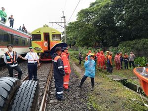 Polisi: Sirene Bunyi tapi Palang Belum Nutup Saat Truk Tertemper KA Soetta