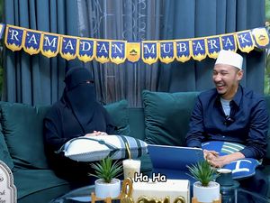 Habib Usman dan Kartika Putri Tetap Umroh Meski Timur Tengah Memanas