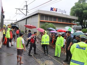 Polisi Pastikan Tak Ada Korban Kecelakaan KA Bandara Vs Truk di Poris