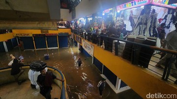 Berita dari Detik Finance: Luapan Kali Pesanggrahan Rendam Pasar Cipulir Sejak Pagi