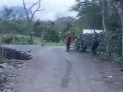 Lubang Raksasa di Aceh Tengah Sentuh Jalur Alternatif, Jalan Ditutup