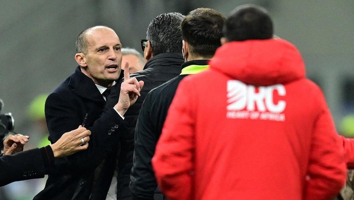Pelatih AC Milan Massimiliano Allegri berang dengan sikap tidak sportif dari pelatih Como Cesc Fabregas.