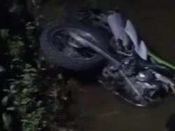 Polisi Dikepung-Motor Diceburkan Saat Bubarkan Tawuran di Palembang