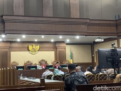 Saksi Ungkap Alasan Setujui Kredit Miliaran Rezky Herbiyono: Menantu Nurhadi