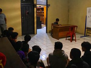 Cegah Perang Sarung, Polisi Amankan Puluhan Remaja di Sukabumi