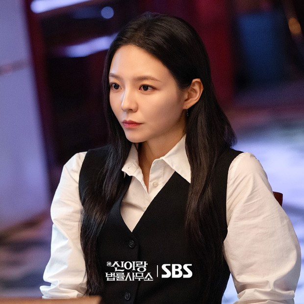 Potret Esom di drama Phantom Lawyer/ Foto: instagram.com/sbsdrama.official Esom di drama Phantom Lawyer