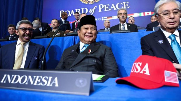 Indonesia's President Prabowo Subianto, Kazakhstan's President President Kassym-Jomart Tokayev and other world leaders attend the inaugural meeting of the Board of Peace at the U.S. Institute of Peace in Washington, D.C., U.S., February 19, 2026. REUTERS/Kevin Lamarque