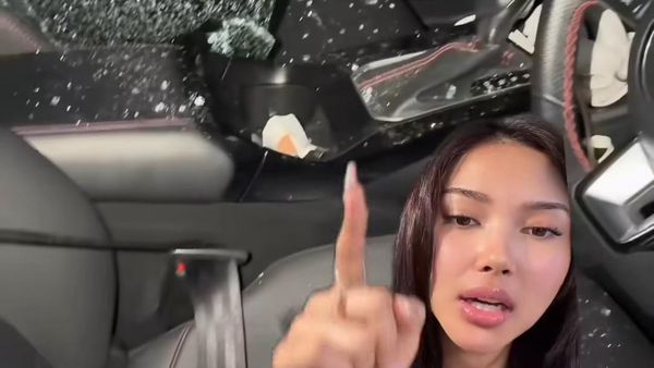 Shakira Jasmine Dirampok!