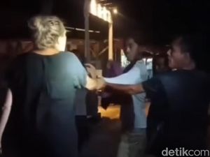 Amukan Bule Wanita di Musala Gili Trawangan Saat Malam Pertama Ramadan