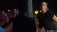 Viral Bule Wanita Ngamuk Saat Warga Tadarusan di Gili Trawangan