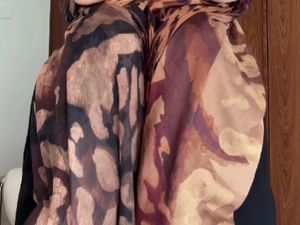 Bikin Tirus, 5 Tutorial Hijab Pashmina Viscose Print ala Gen Z untuk Bukber