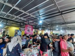 Berburu Takjil di Pasar Ramadan Legendaris, Antrean Mengular