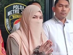 Video: Jalani Pemeriksaan 4,5 Jam, Wardatina Mawa Dicecar 27 Pertanyaan