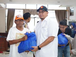 Andre Rosiade Bagikan 5.000 Paket Sembako ke Warga Pariaman