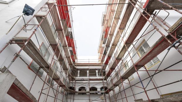(FILES) A scaffolding covers the back side of the birth house of former German dictator Adolf Hitler that is turned into a police station, pictured on February 17, 2026 in Braunau am Inn, Austria. The controversial redesign of the house in the northern Austrian town of Braunau started in 2023. Following years of legal wrangling, the government took control of the dilapidated building in 2016 and decided to turn the house, where Hitler was born in 1889, into a police station. (Photo by Joe Klamar / AFP)