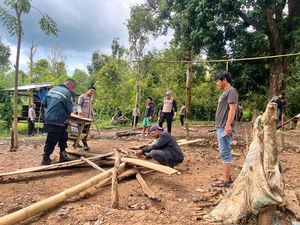 Polisi Bongkar-Bakar Arena Judi Sabung Ayam di Baji Areng Bulukumba