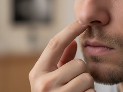 Apakah Ngupil Membatalkan Puasa? Simak Jawabannya di Sini